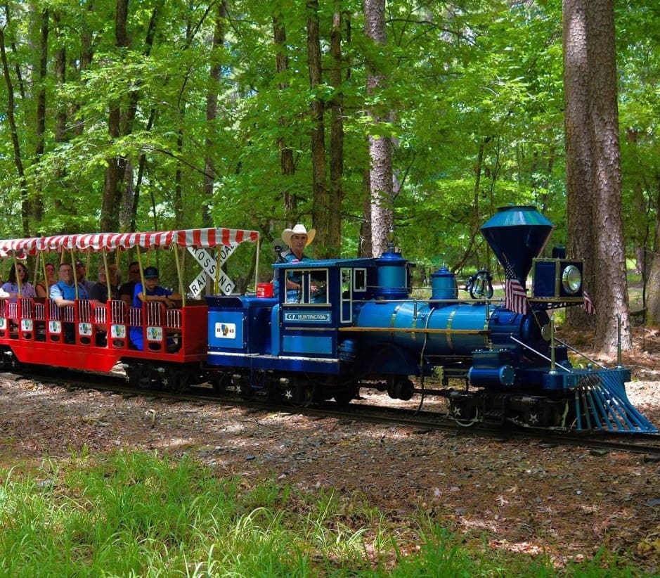 broken bow attractions, beaver bend depot and trail