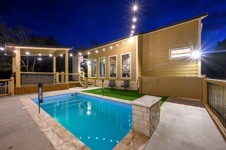 pent haus on the creek