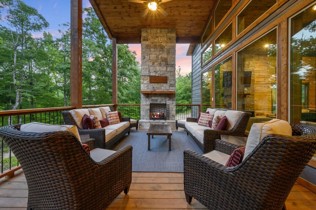cabins with a deck