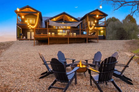Hope Floats Lodge cabin in Broken Bow, Oklahoma