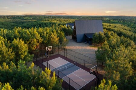 cabin-rental-guide, clear blue sky