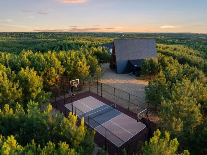 cabin-rental-guide, clear blue sky