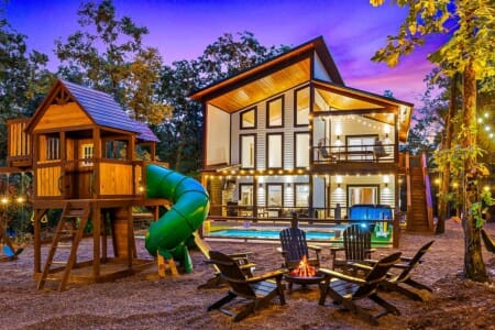White Lotus cabin in Broken Bow, Oklahoma