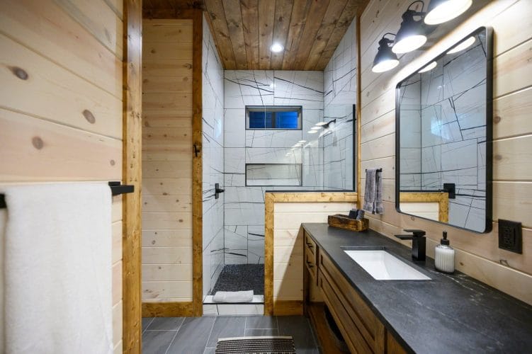 Walk-in shower with white patterned tile and a built-in niche