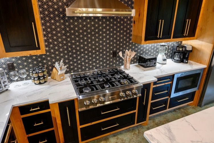 Gas cooktop with patterned tile backsplash