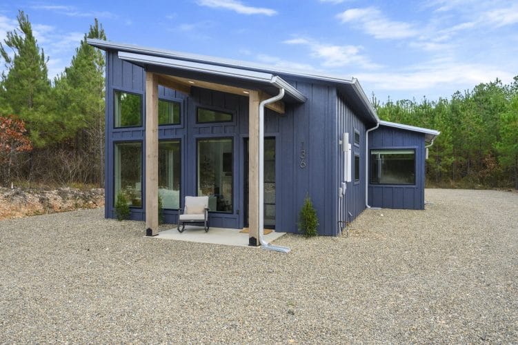 Side view of the cabin's big glass windows and covered entry